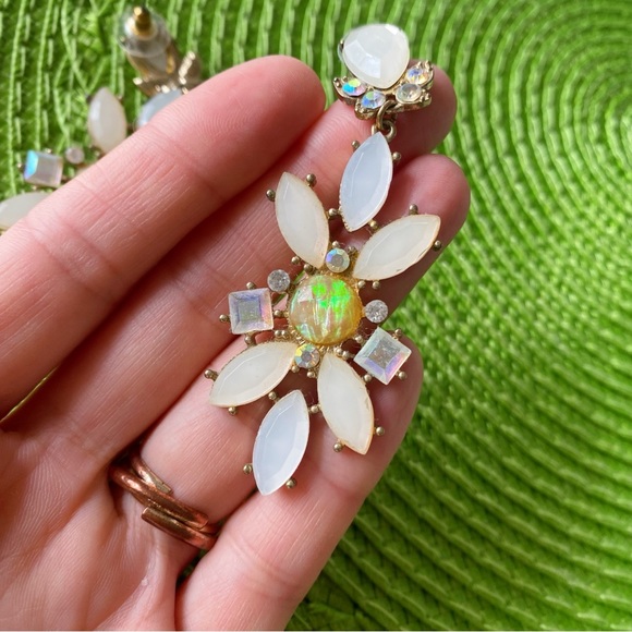 ✨ BOHO CREAM GOLD BEADED FLORAL CUSTOME JEWELRY EARRINGS! - Picture 3 of 10